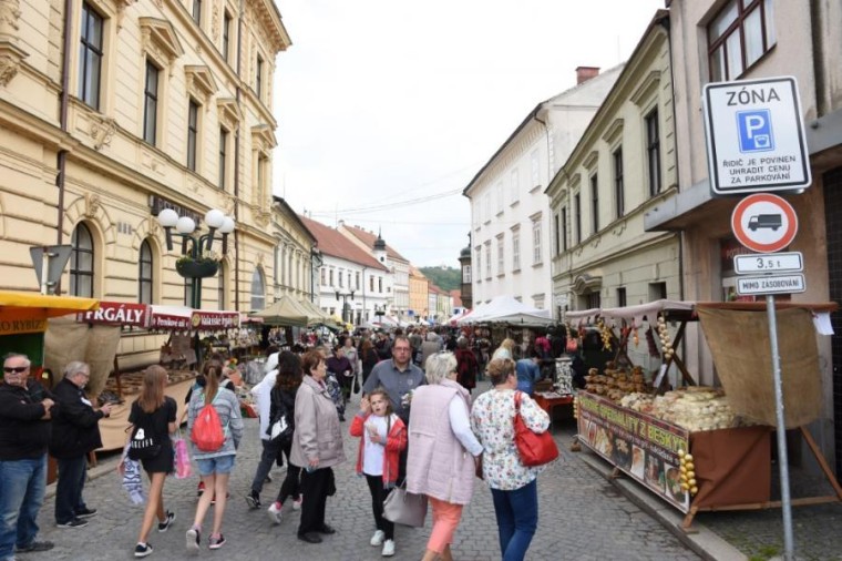 Slavnosti chřestu a vína 2019, foto p. Hrnčář Slavnosti chřestu a vína 2019, foto p. Hrnčář
