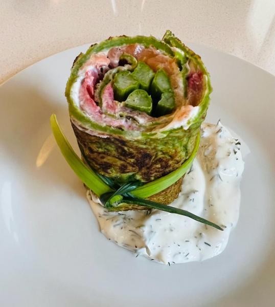 Restaurant Na Návsi - Špenátová palačinka s lososem a chřestem