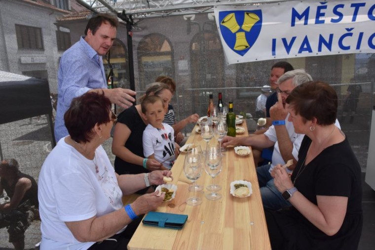 Slavnosti chřestu a vína 2022 (foto 40)